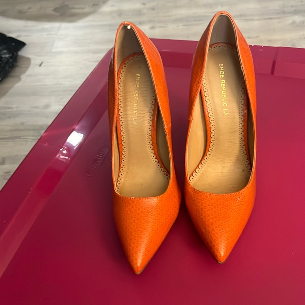 Womens orange pumps size 8